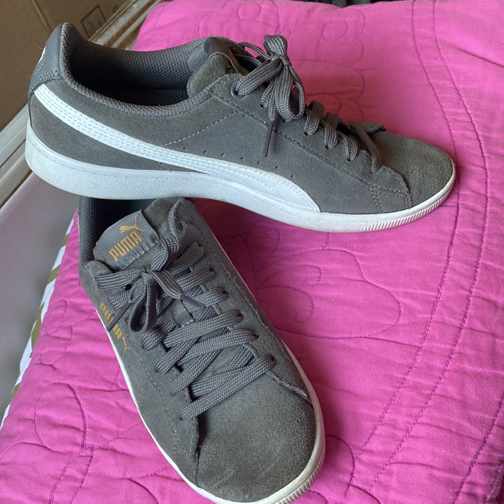 PUMA GREY SUEDE CLASSIC WOMENS SNEAKERS SIZE 8